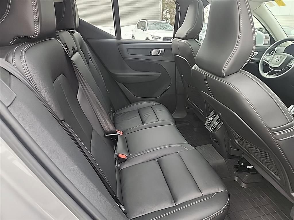 Certified 2023 Volvo XC40 B5 Plus w/ Driver Assist Package AWD/4WD image 38