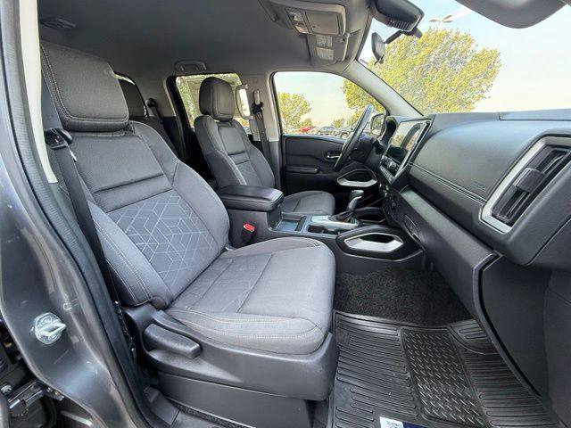 Used 2025 Nissan Frontier SV w/ SV Convenience Package RWD image 3