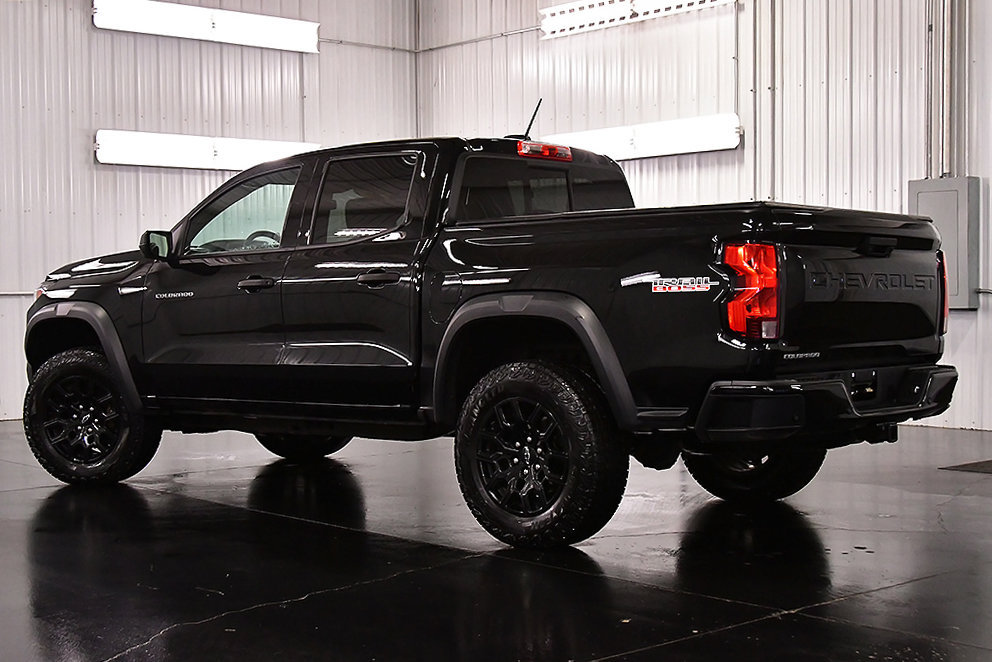 Used 2024 Chevrolet Colorado Trail Boss w/ Technology Package AWD/4WD image 5