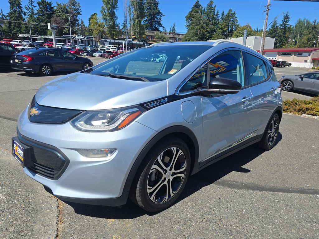 Used 2017 Chevrolet Bolt Premier w/ Driver Confidence II Package FWD image 3