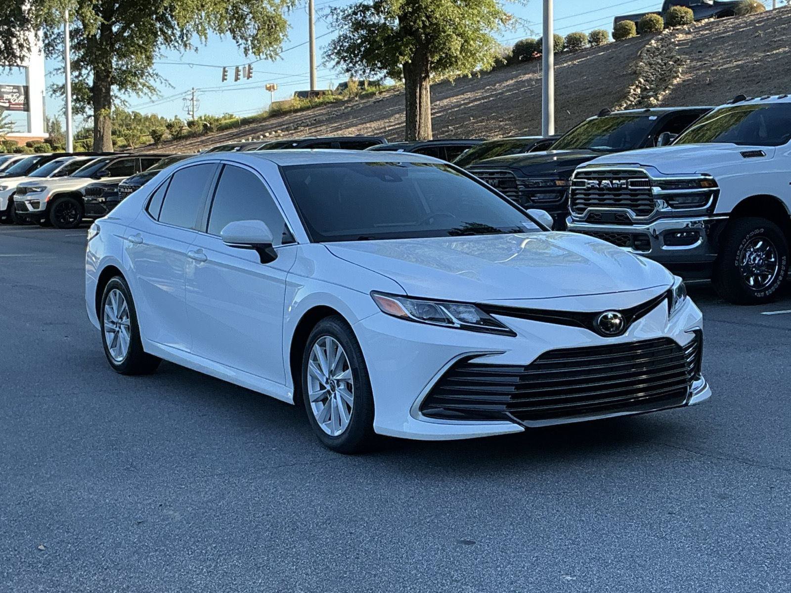 Used 2022 Toyota Camry LE w/ Convenience Package FWD image 7