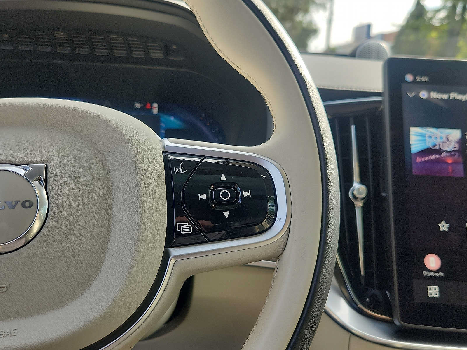 Certified 2025 Volvo XC90 B5 Ultra AWD/4WD image 21