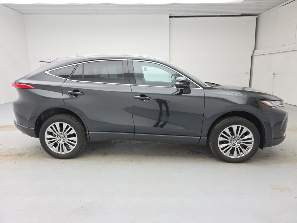Used 2024 Toyota Venza XLE image 12