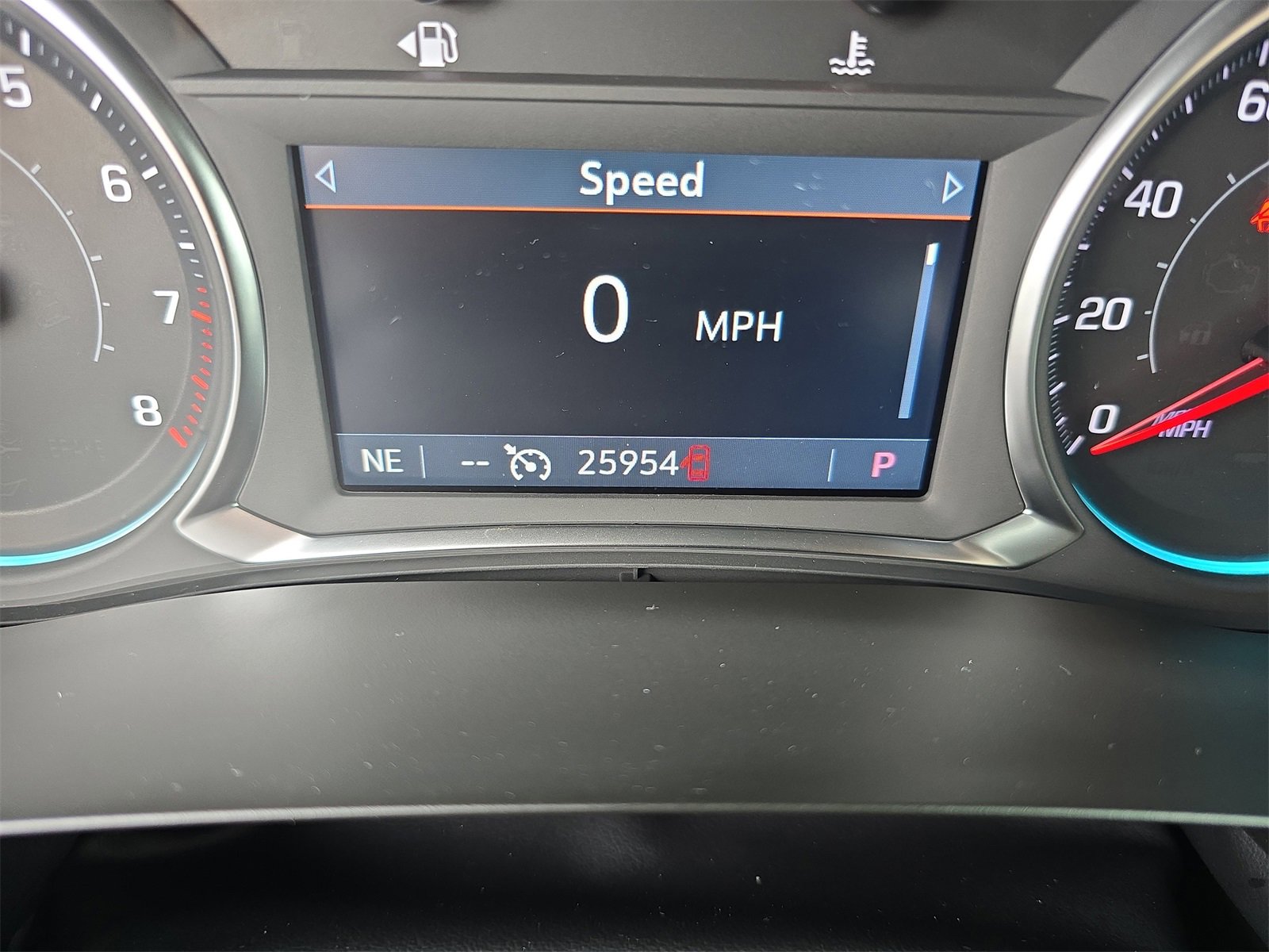 Used 2023 Chevrolet Traverse LT w/ Rear Camera Mirror Package image 28