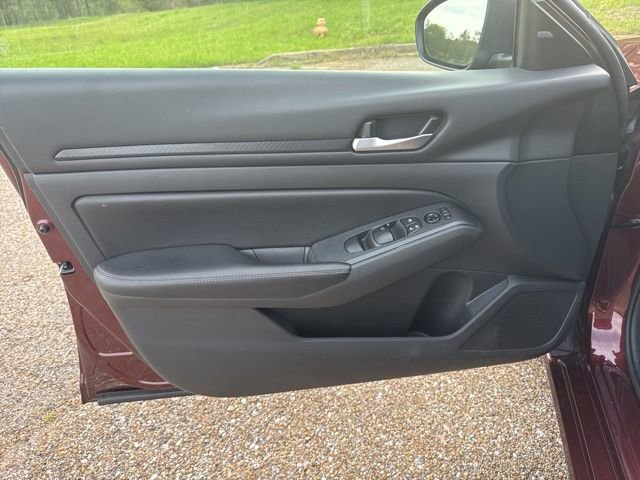 Used 2024 Nissan Altima 2.5 SV image 15