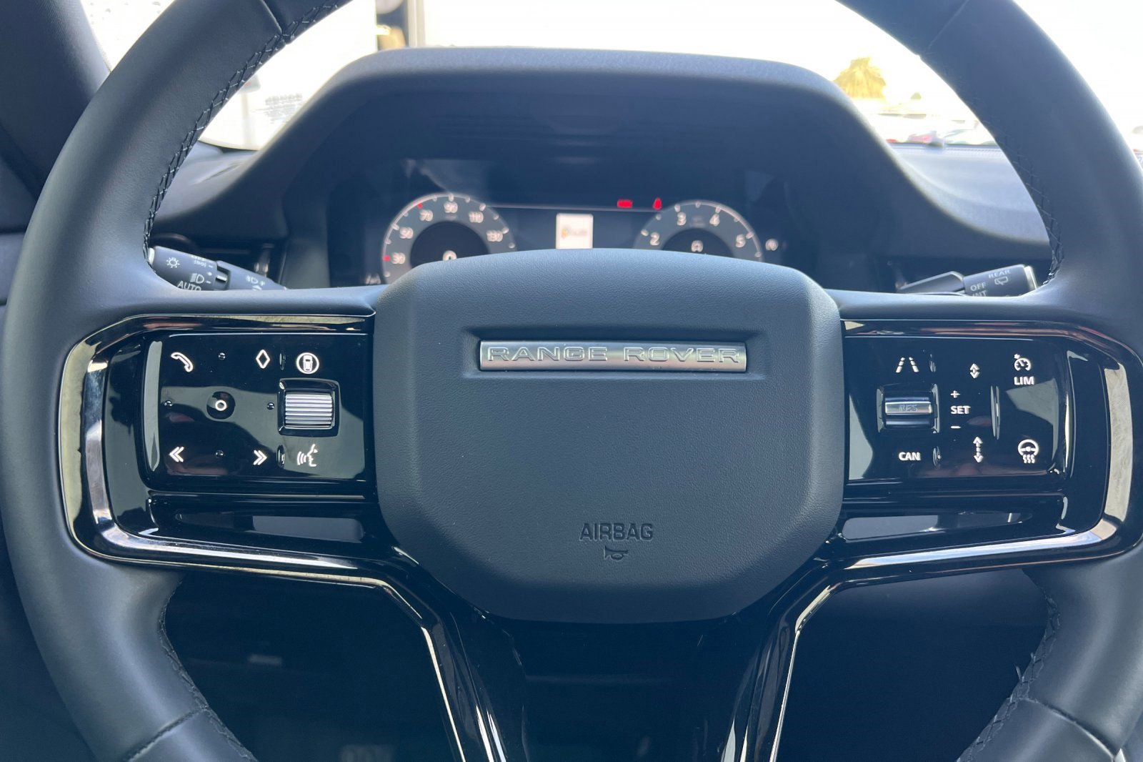 Used 2024 Land Rover Range Rover Evoque Dynamic SE image 18