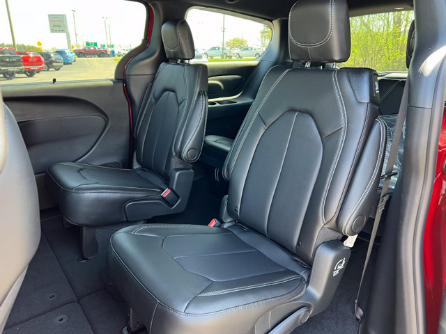 New 2026 Chrysler Pacifica Select FWD image 4
