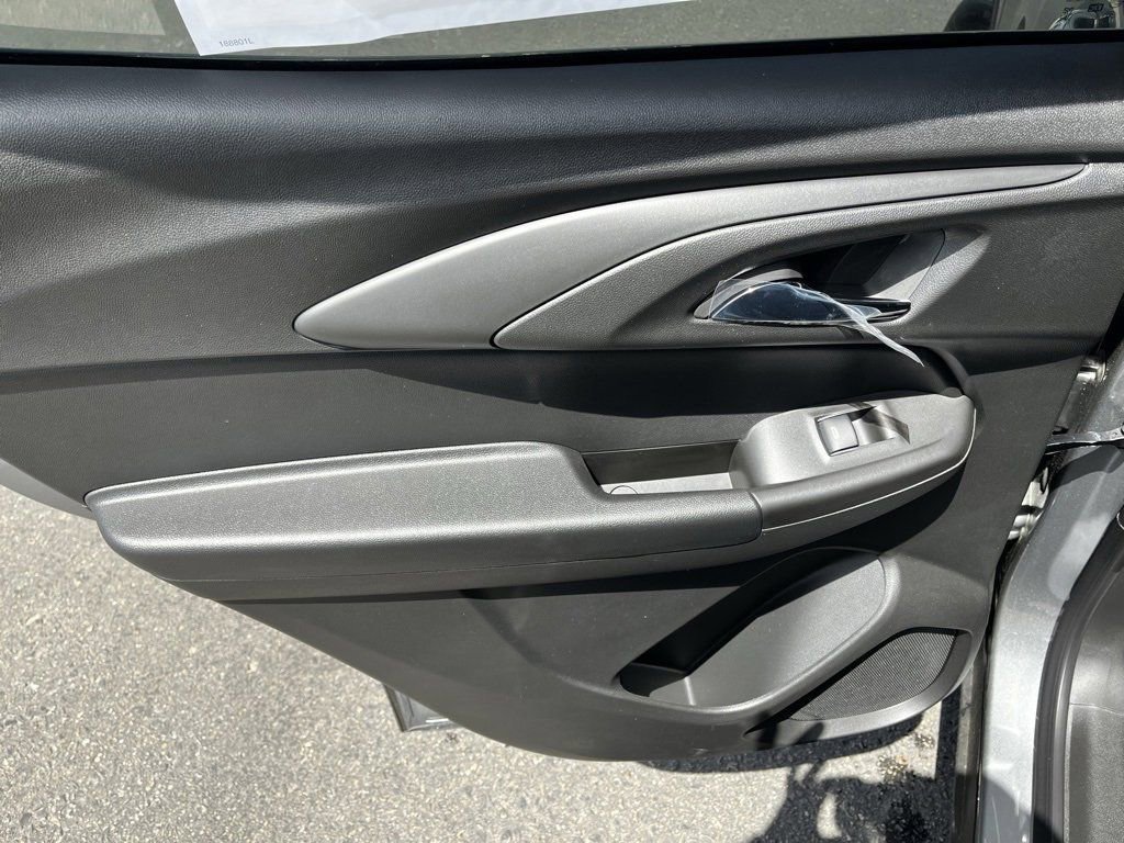 New 2025 Chevrolet TrailBlazer LT w/ LT Cold Weather Package FWD image 26