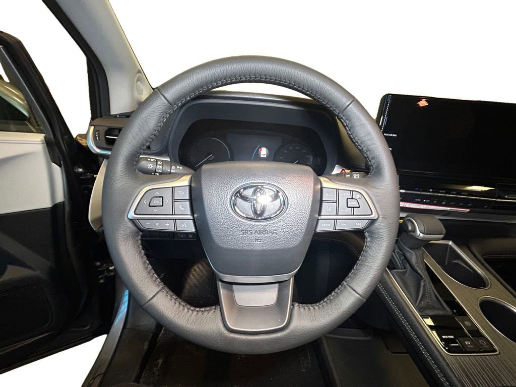 New 2026 Toyota Sienna XLE image 12