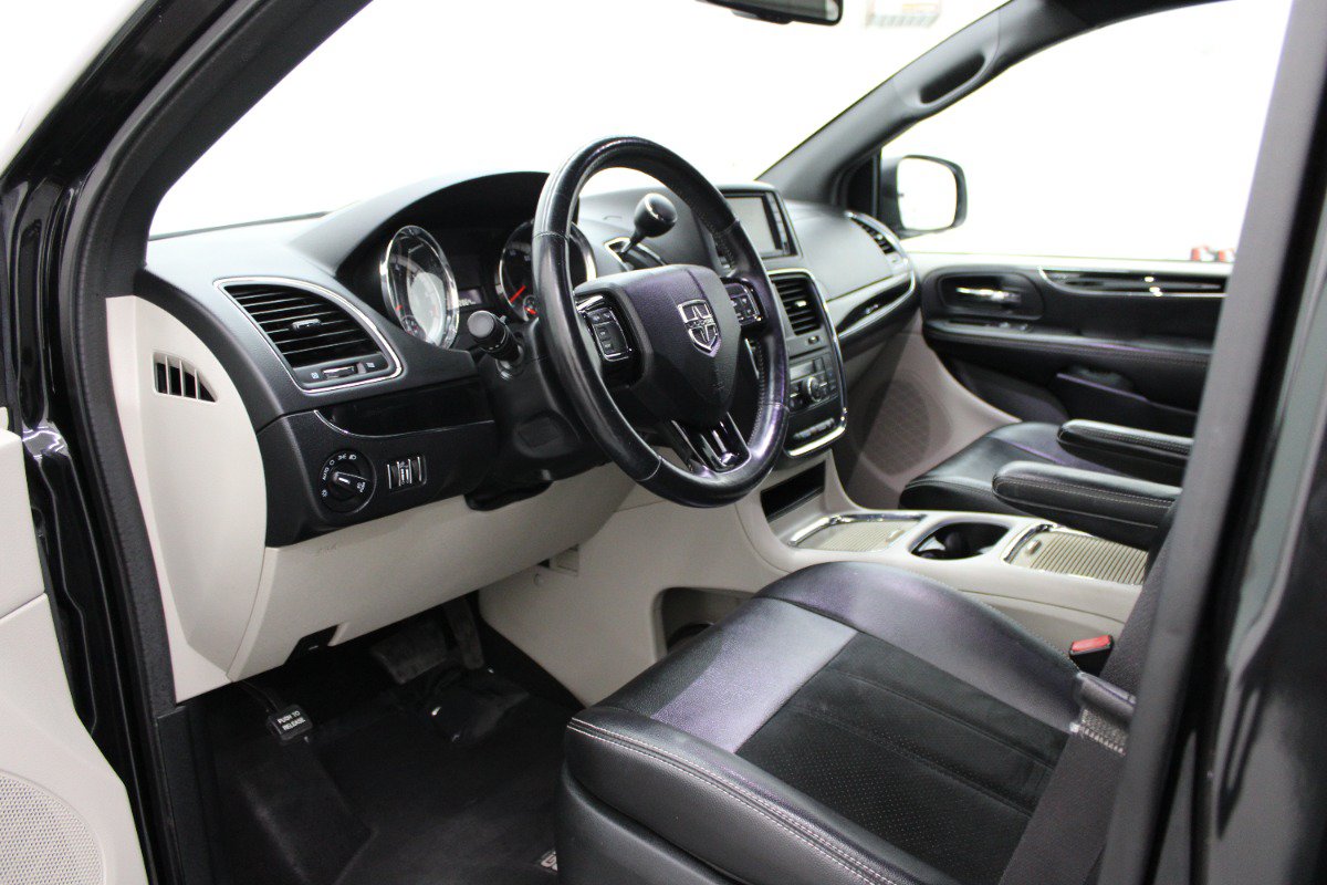 Used 2016 Dodge Grand Caravan SXT FWD image 7