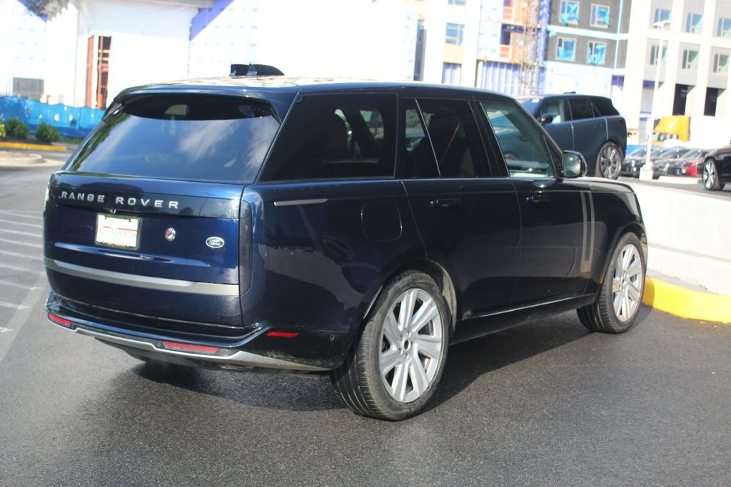 Used 2023 Land Rover Range Rover SE AWD/4WD image 2