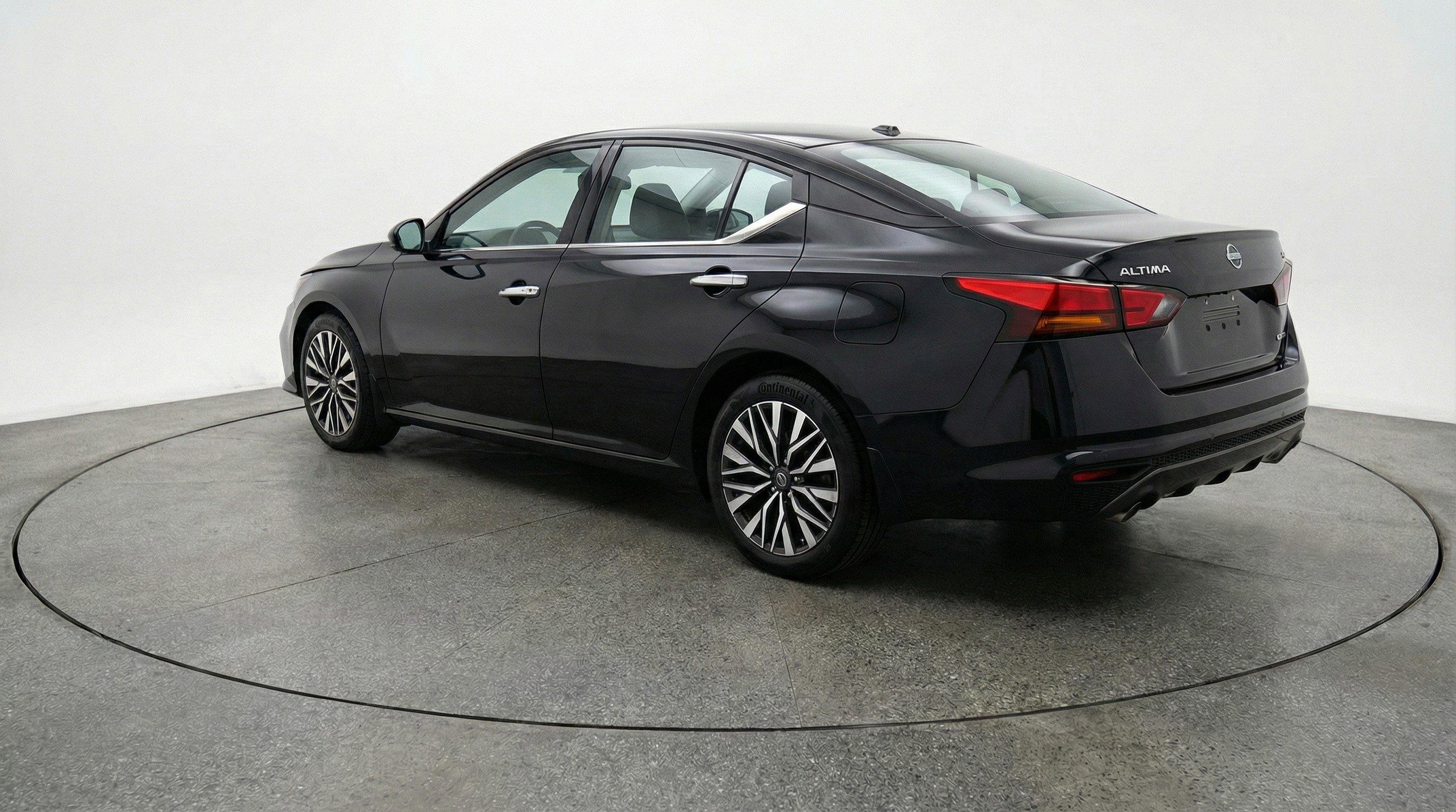 Used 2025 Nissan Altima 2.5 SV image 6