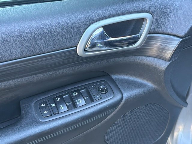 Used 2019 Jeep Grand Cherokee Altitude AWD/4WD image 27