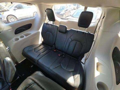 Used 2019 Chrysler Pacifica Limited image 13