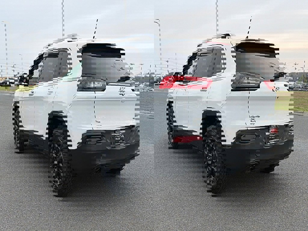 Used 2017 Jeep Cherokee Latitude image 4