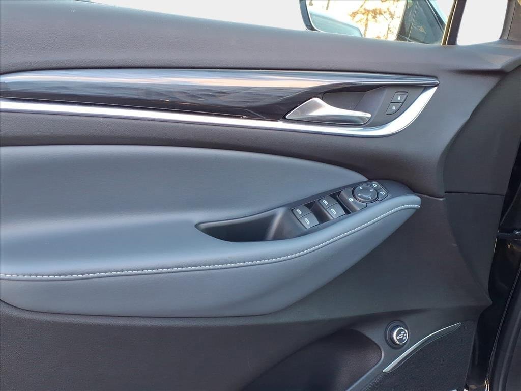 Used 2022 Buick Enclave Essence w/ Experience Buick Package image 7