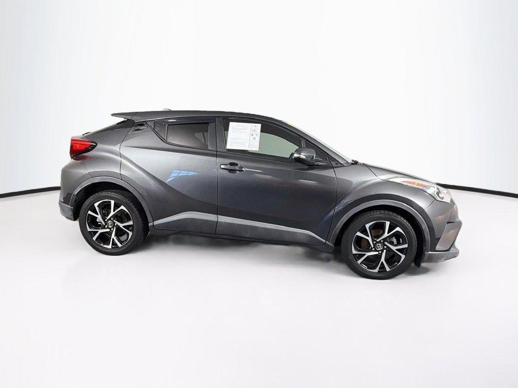 Used 2018 Toyota C-HR XLE FWD image 11