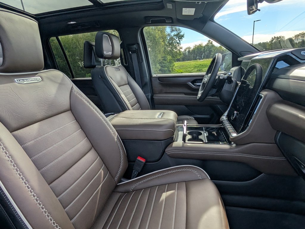 Used 2026 GMC Yukon XL Denali Ultimate w/ LPO, Floor Liner Package AWD/4WD image 19