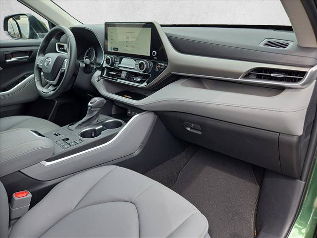 Used 2023 Toyota Highlander XLE FWD image 19