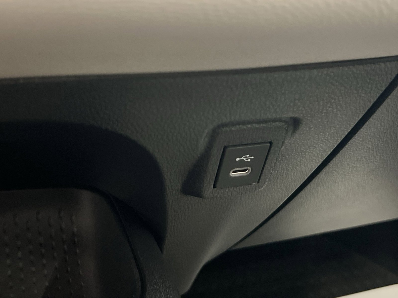 Used 2025 Toyota Corolla LE FWD image 30