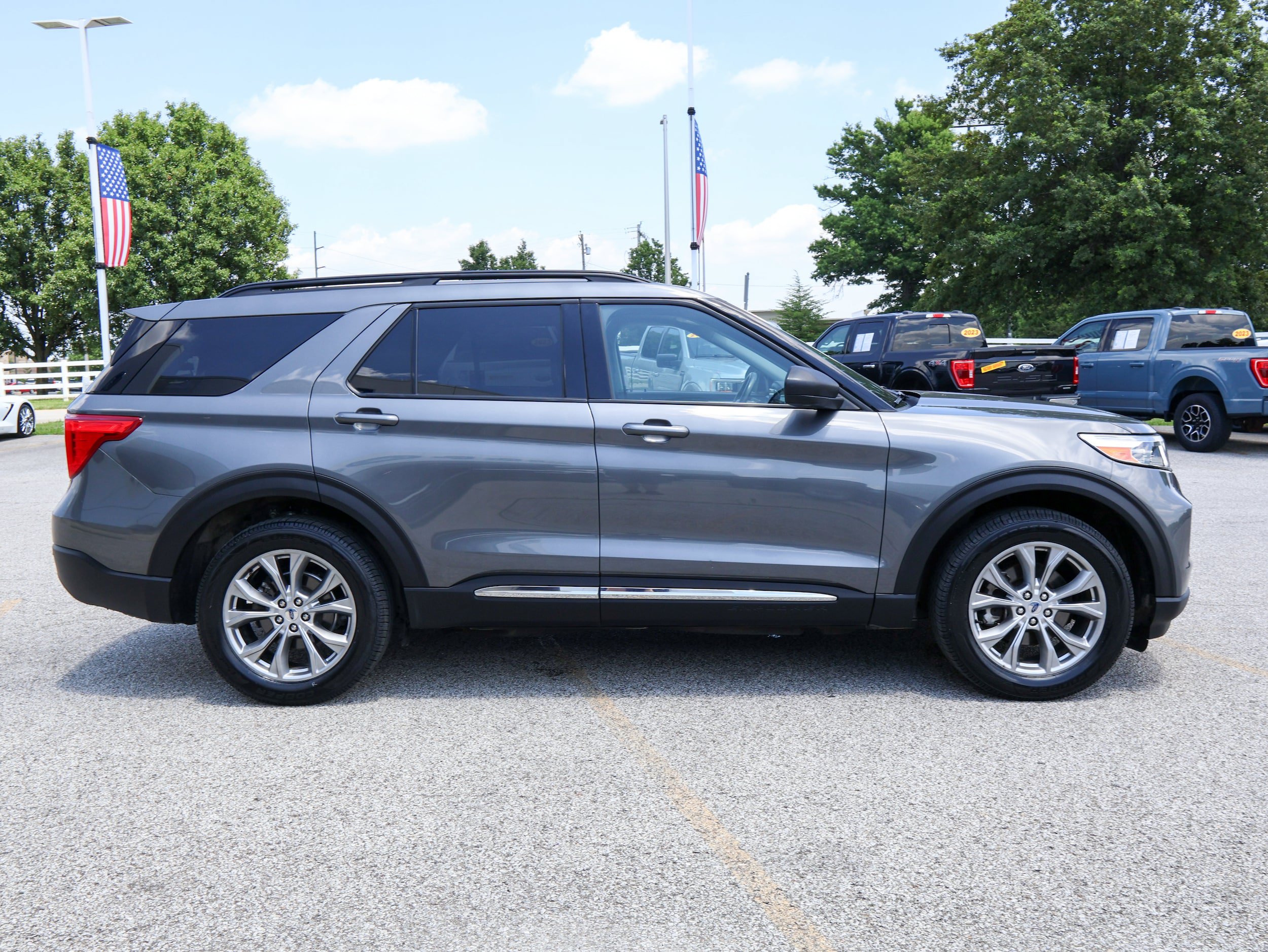 Used 2023 Ford Explorer XLT w/ Equipment Group 202A AWD/4WD image 6