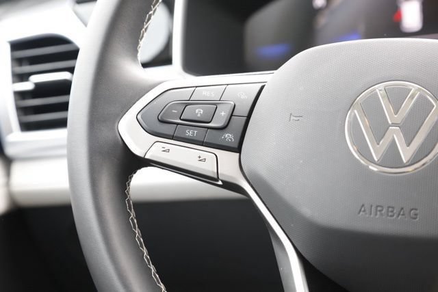 Used 2025 Volkswagen Taos SE w/ Black Wheel Package FWD image 18