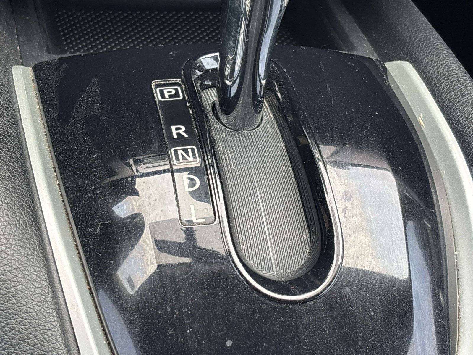 Used 2014 Nissan Rogue S FWD image 26