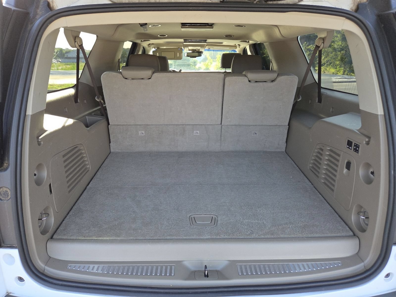 Used 2018 Chevrolet Suburban Premier AWD/4WD image 25