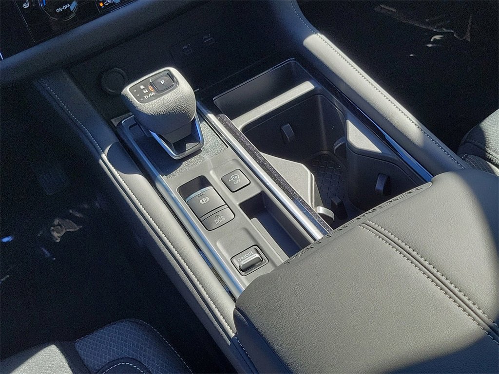 New 2025 Nissan Pathfinder SV image 10