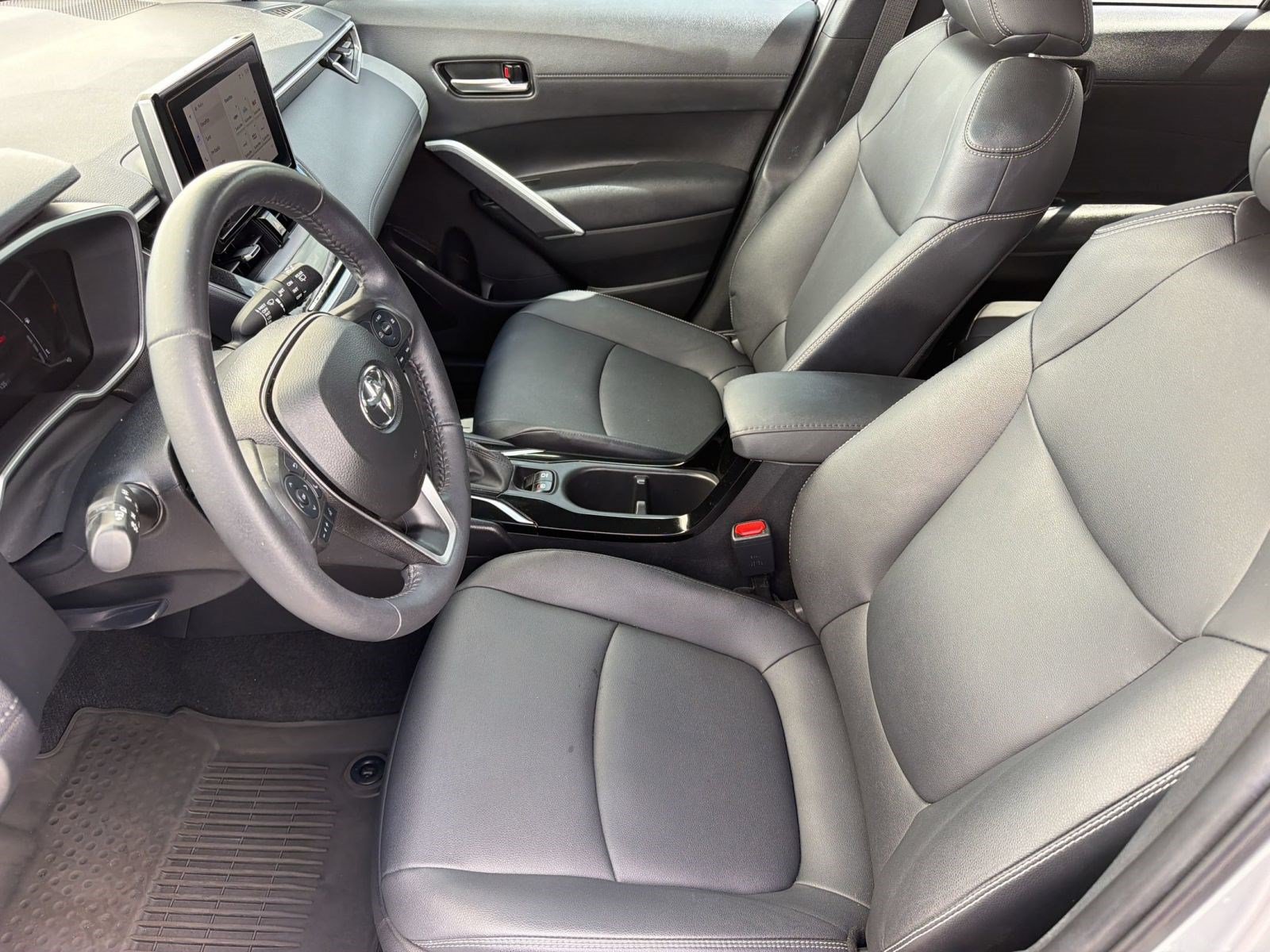 Used 2023 Toyota Corolla Cross XLE FWD image 5