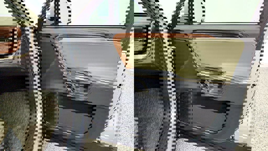 Used 2023 Rivian R1T Adventure image 29