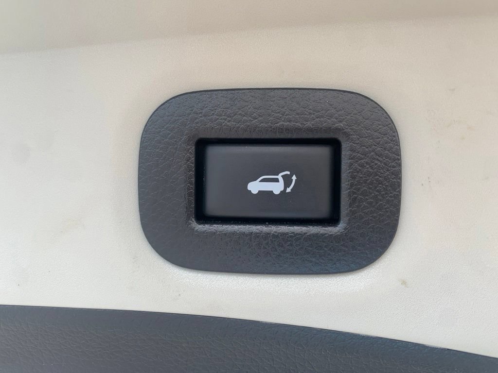 Used 2020 Nissan Rogue SV AWD/4WD image 16