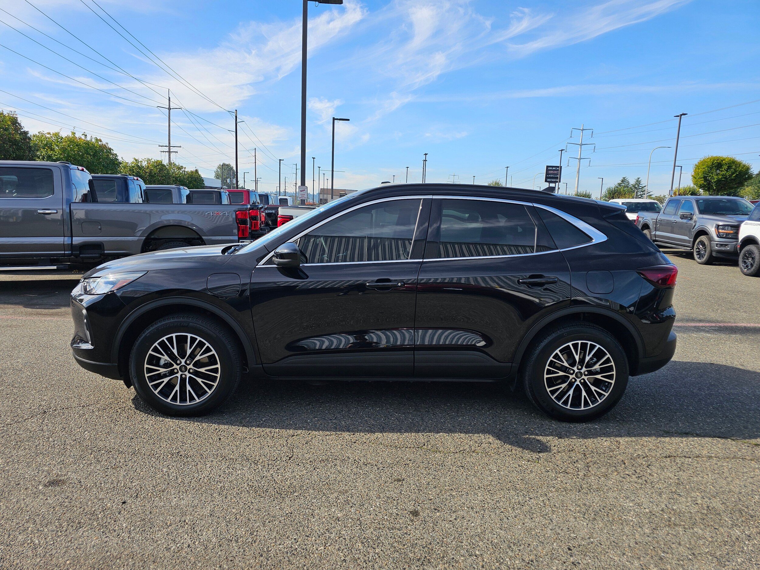 Certified 2025 Ford Escape SE w/ Class II Trailer Tow Package FWD image 8