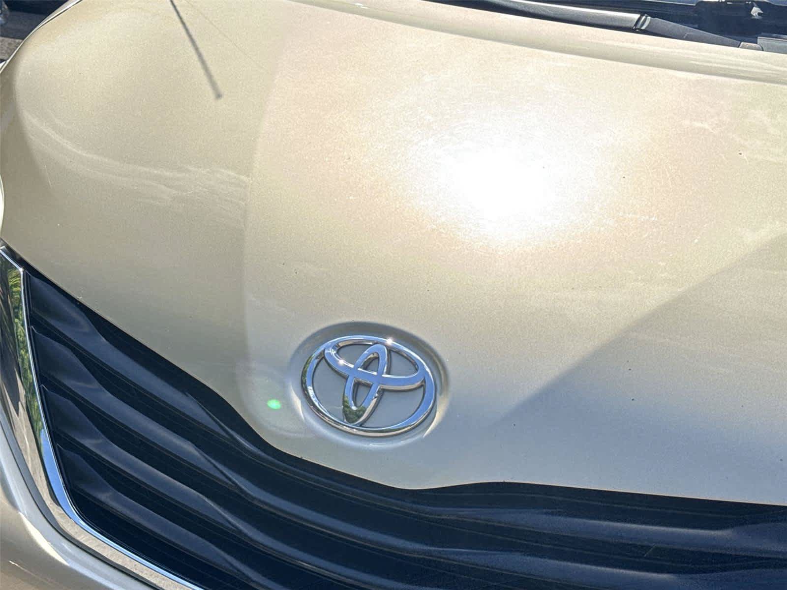 Used 2014 Toyota Sienna LE AWD/4WD image 10