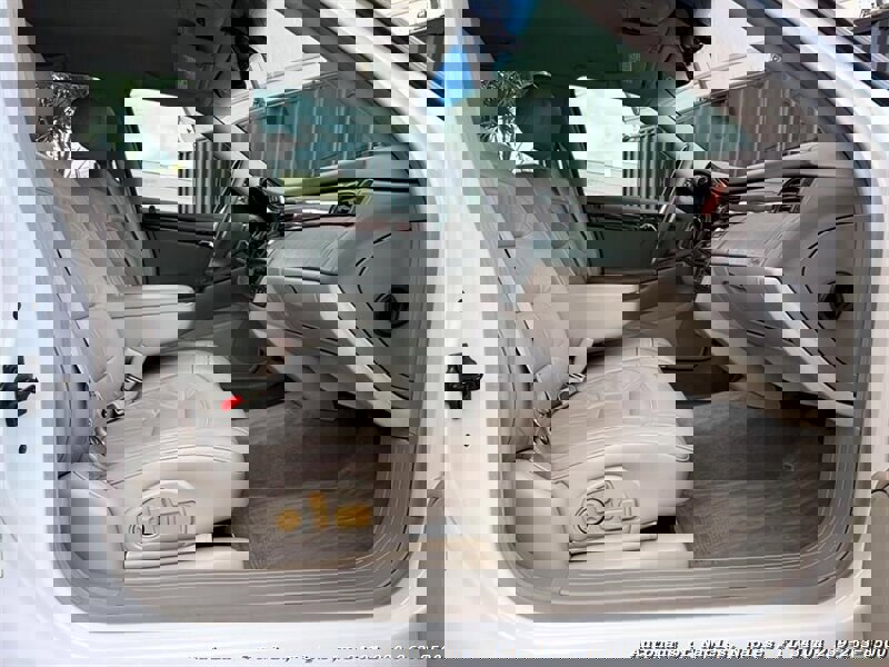 Used 2001 Cadillac De Ville w/ Comfort/Convenience Pkg image 30