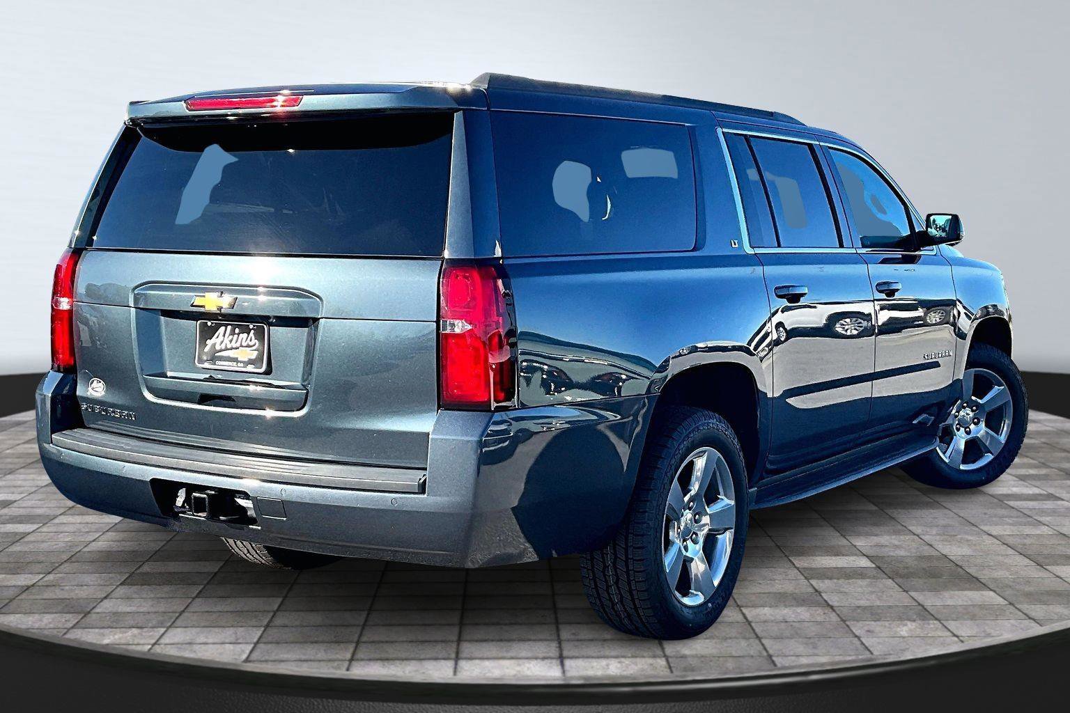 Used 2019 Chevrolet Suburban LT image 6
