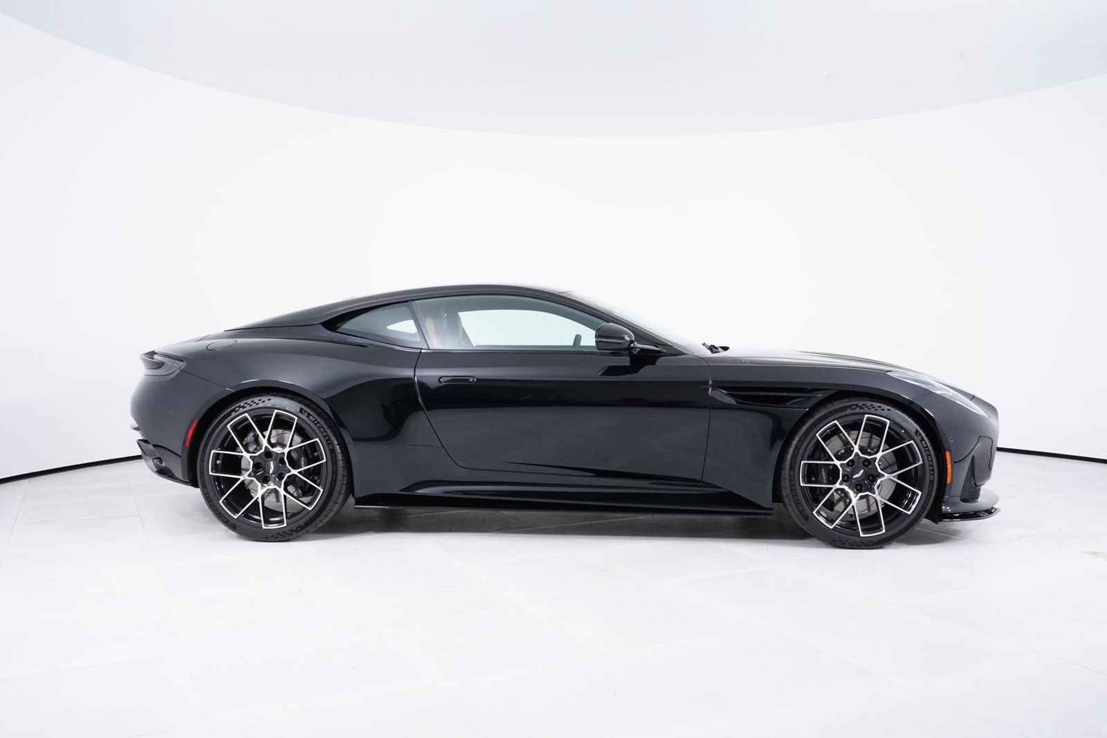Used 2026 Aston Martin DB12 Coupe RWD image 8