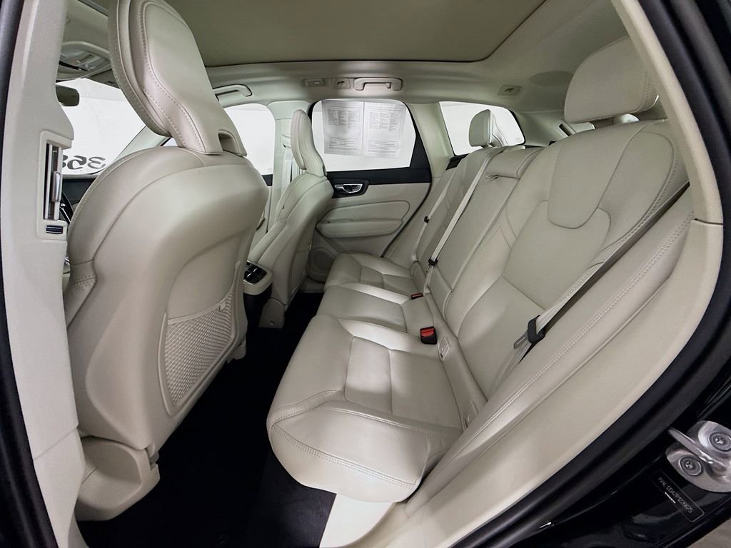 Used 2023 Volvo XC60 B5 Ultimate w/ Climate Package image 26