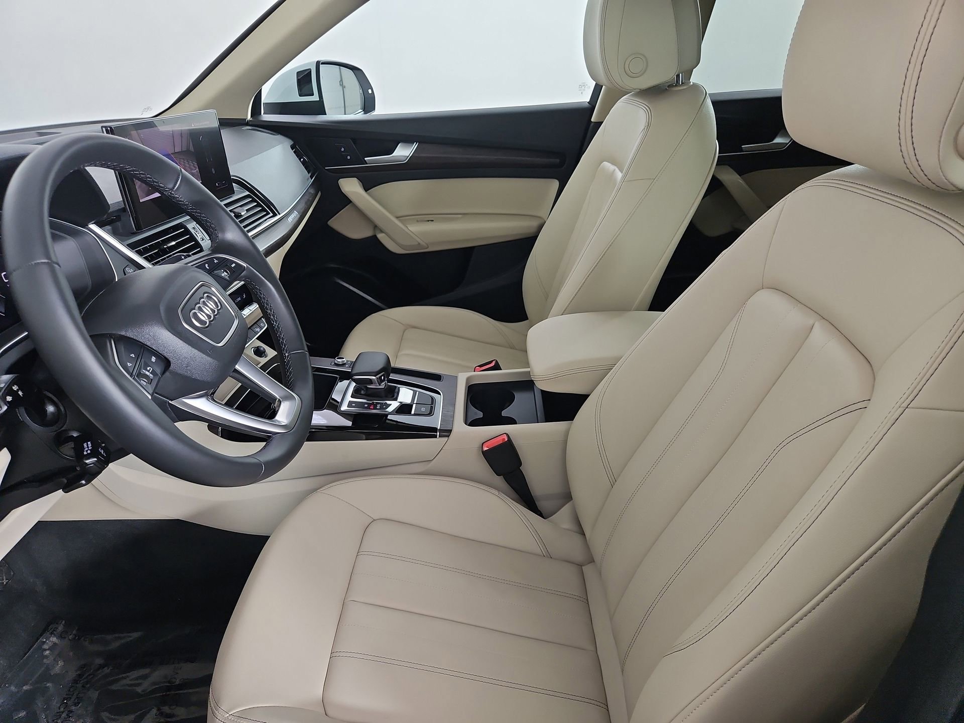 Certified 2025 Audi Q5 2.0T Premium w/ Convenience Plus Package image 18