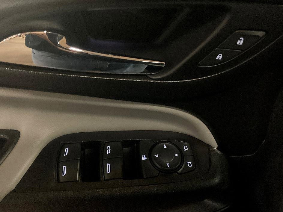 Used 2020 Chevrolet Equinox LS w/ LS Convenience Package image 29