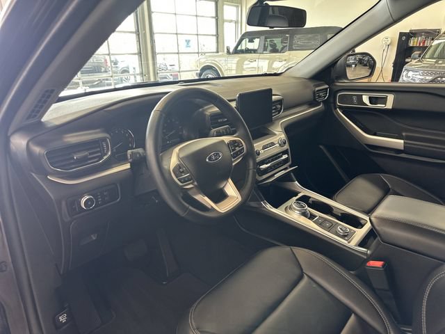 Used 2023 Ford Explorer XLT w/ Equipment Group 202A AWD/4WD image 25