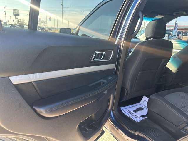Used 2017 Ford Explorer XLT image 22