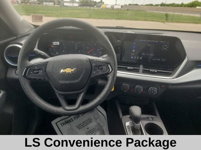 New 2026 Chevrolet Trax LS w/ LS Convenience Package FWD image 4