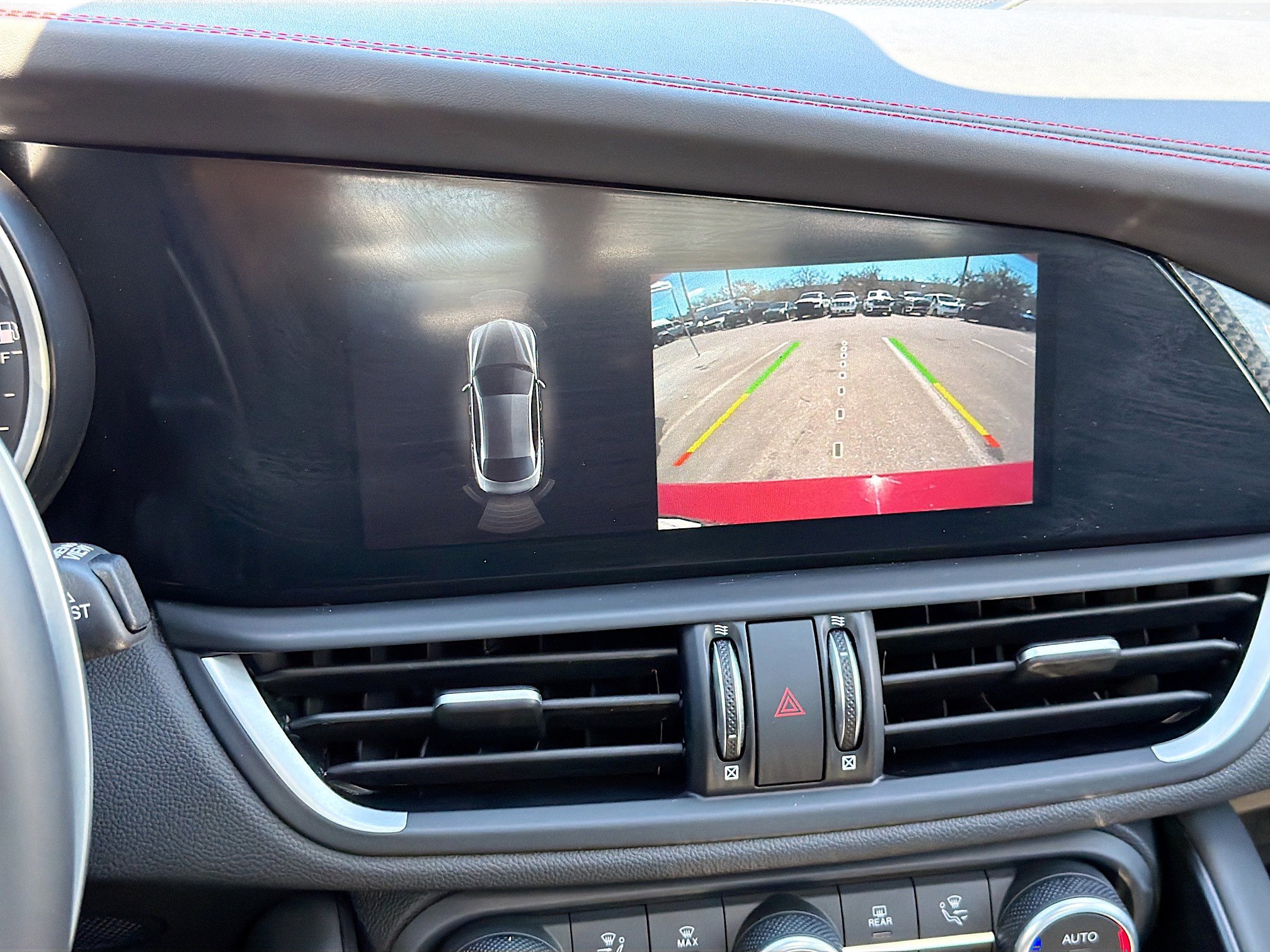 Used 2023 Alfa Romeo Giulia Estrema image 33