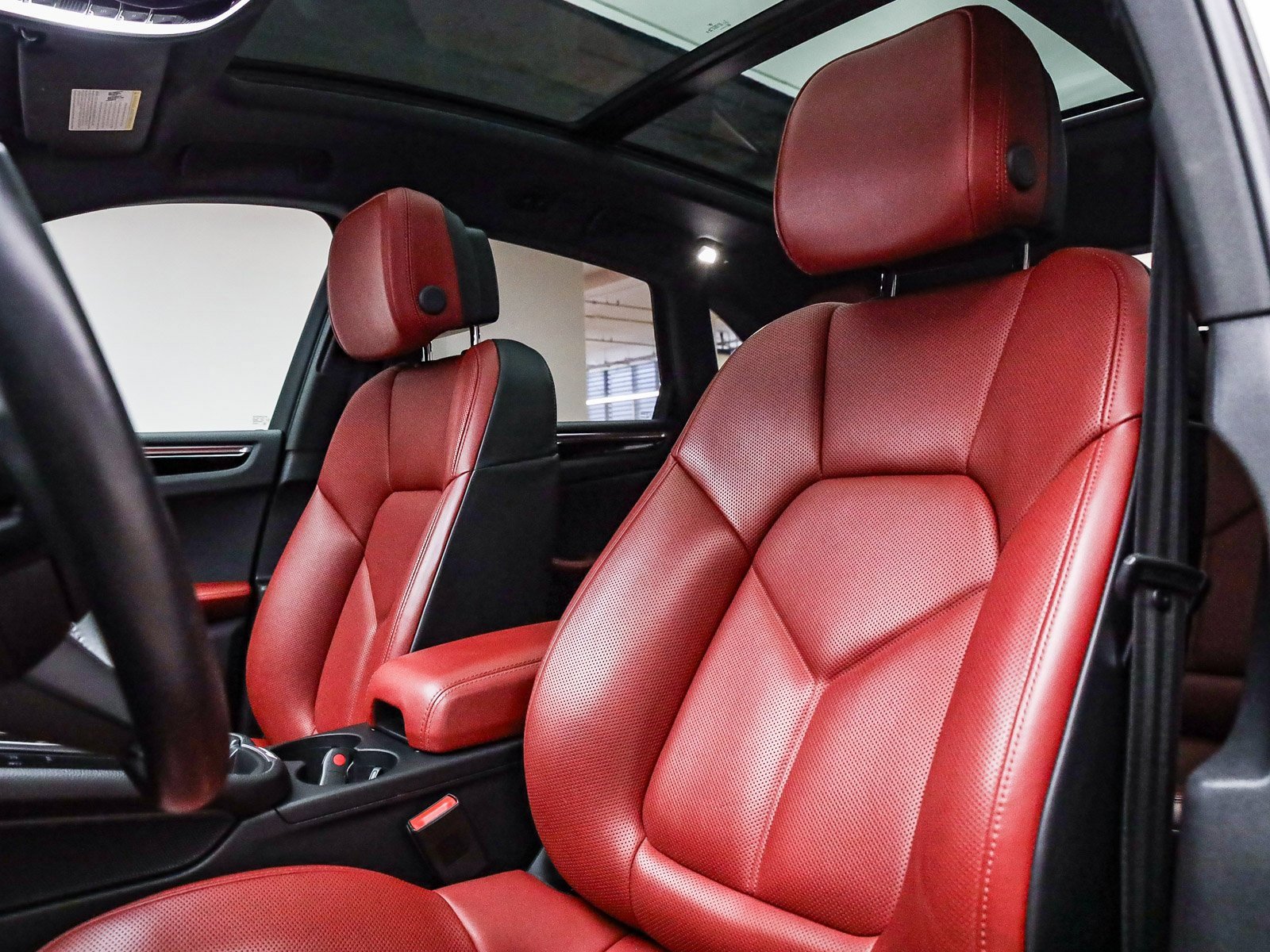 Used 2023 Porsche Macan image 5