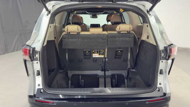 Used 2021 Toyota Sienna Limited FWD image 37