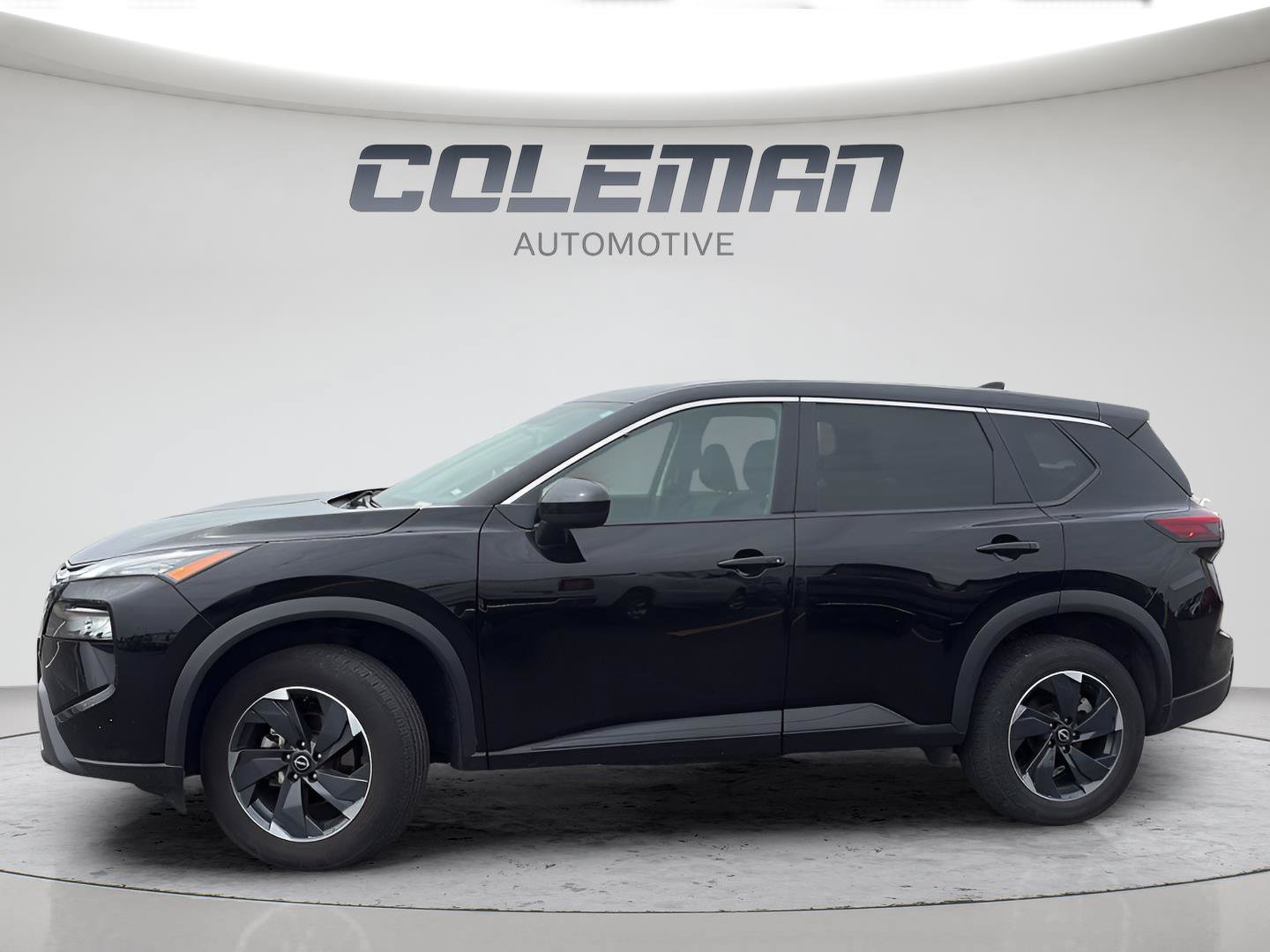 Used 2024 Nissan Rogue SV AWD/4WD image 2