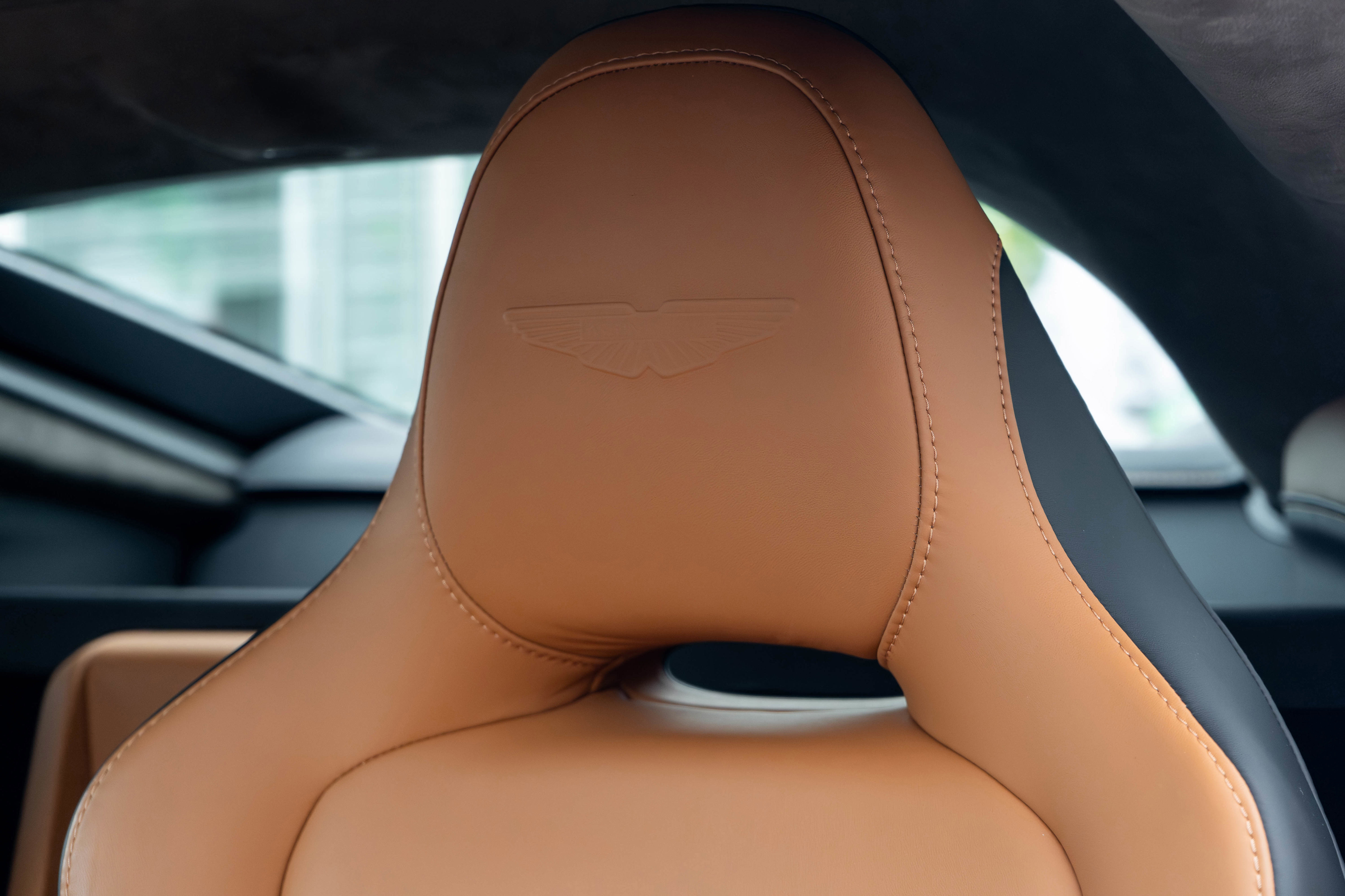 Used 2025 Aston Martin V8 Vantage Coupe image 11