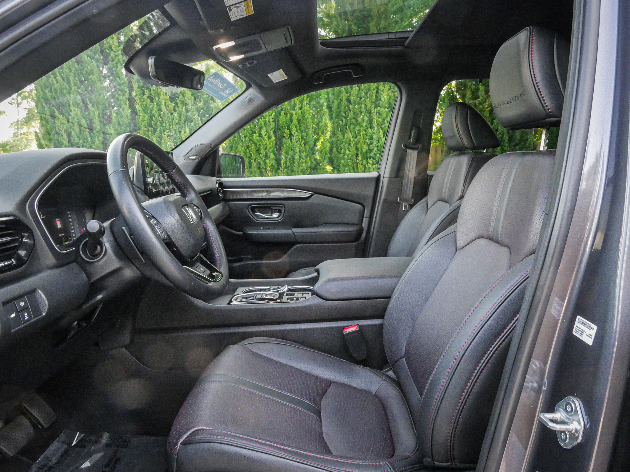 Certified 2025 Honda Pilot Black Edition image 16
