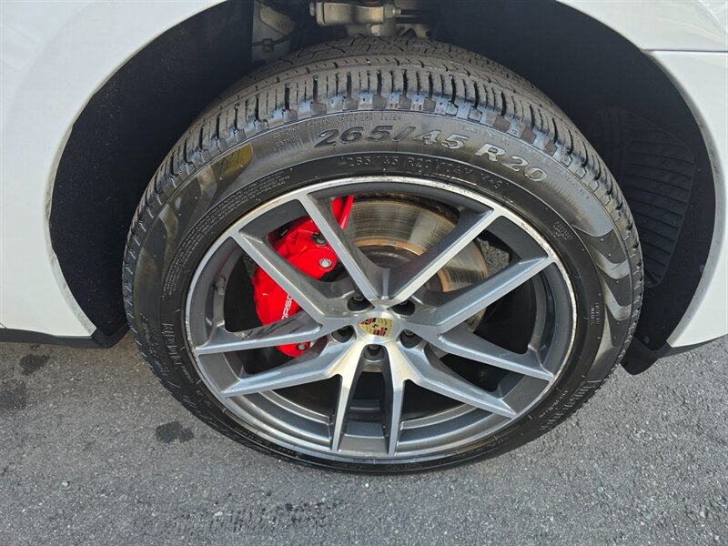 Used 2023 Porsche Macan S AWD/4WD image 31
